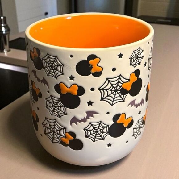 DISNEY'S MINNIE MOUSE HALLOWEEN CERAMIC COFFEE MUG -BATS & WEBS NEW - Picture 3 of 5